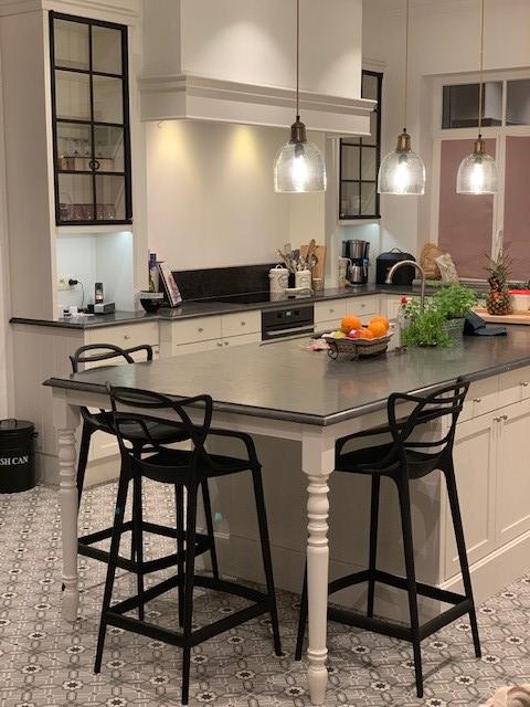 La Madeleine Odie 20X20